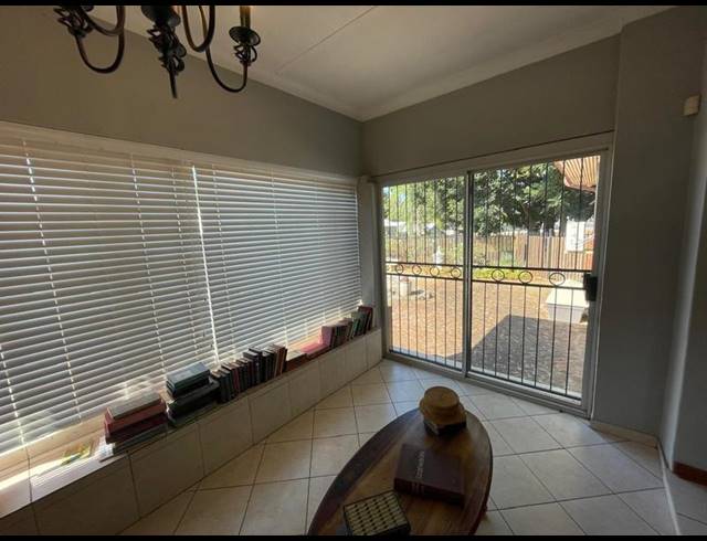 BUSINESS PROPERTY TO RENT IN LYTTELTON MANOR
